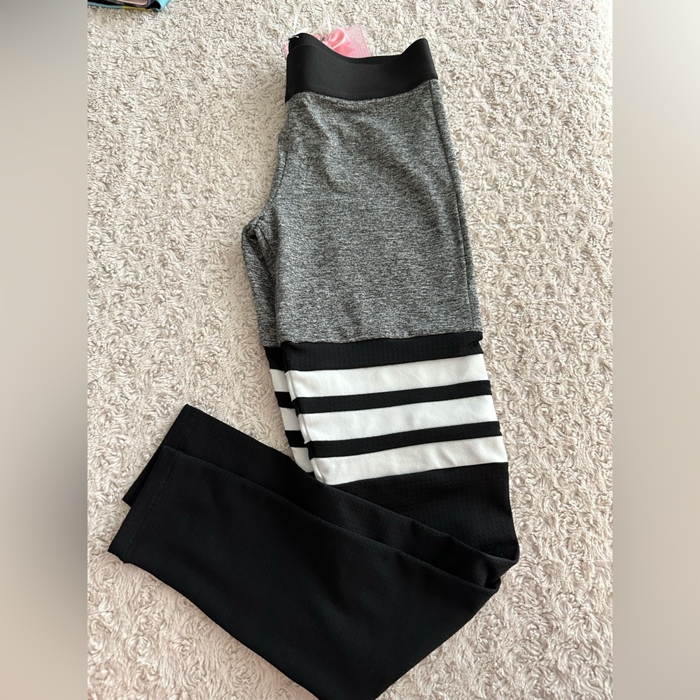 Bombshell Sportswear Black, Gray & White Colorblock High-Rise Leggings